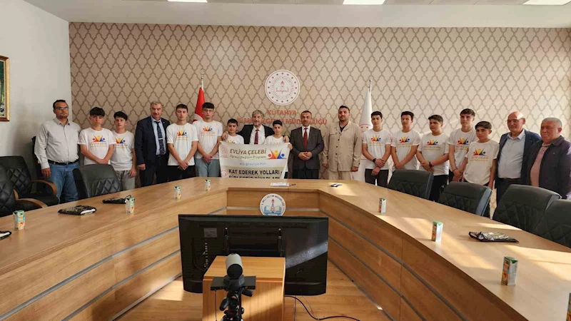 İl Milli Eğitim Müdürü Yılmaz, Yozgat Anadolu İmam Hatip Lisesi öğrencilerini kabul etti
