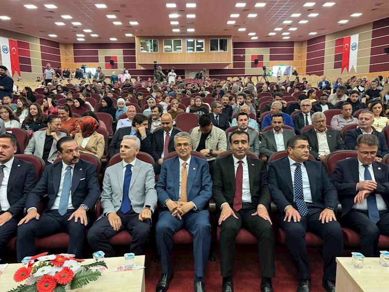 Milletvekili Aydın, Kızıl Elma Türkçe Ödül törenine katıldı
