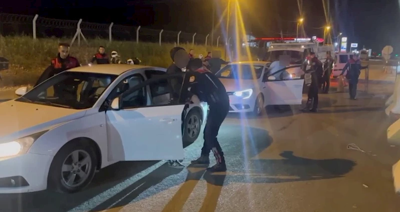 Asayiş uygulamasında ruhsatsız 4 tabanca ele geçirildi
