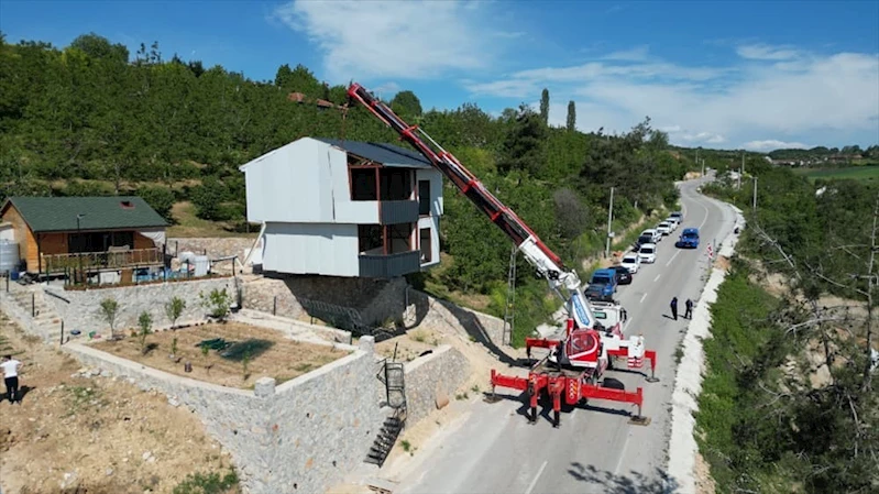 Evi yıkımdan vinçle kurtaran kişi konuştu
