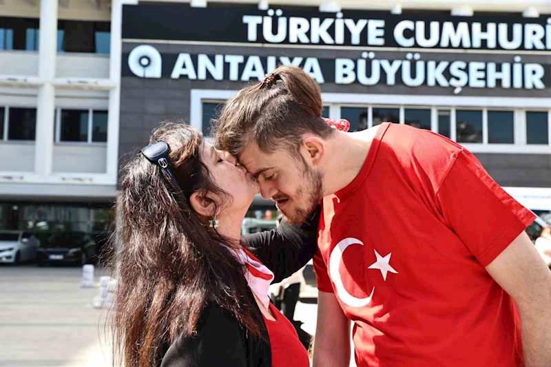 Temsili askerlik yapacak engelli bireylere davullu-zurnalı uğurlama
