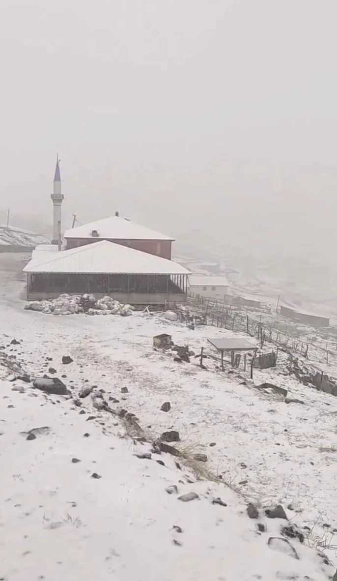 Doğu Karadeniz yaylalarında kış bitmiyor
