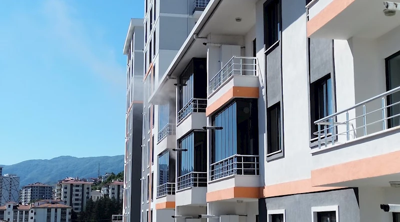 Düzce’de 6 katlı binada korkutan yangın
