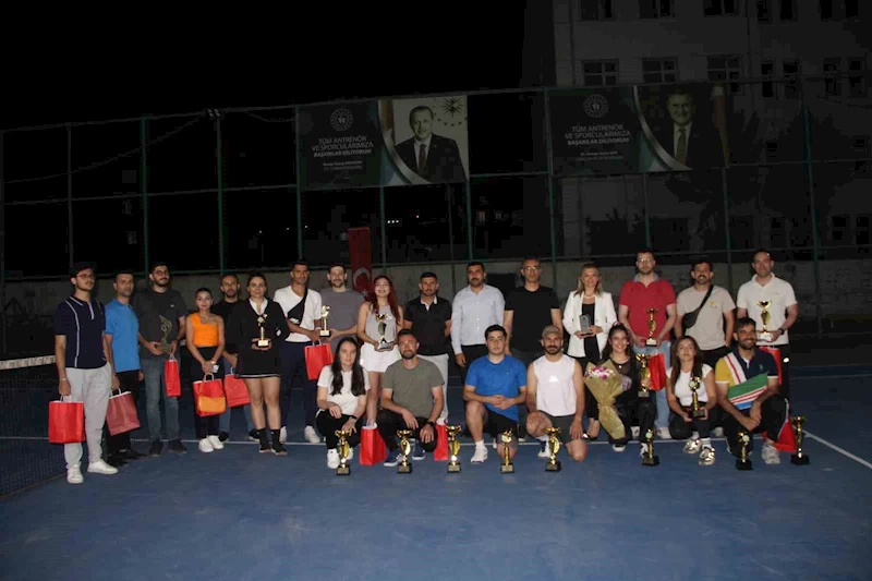 Cizre’de ilk geleneksel kort tenis heyecanı yaşandı
