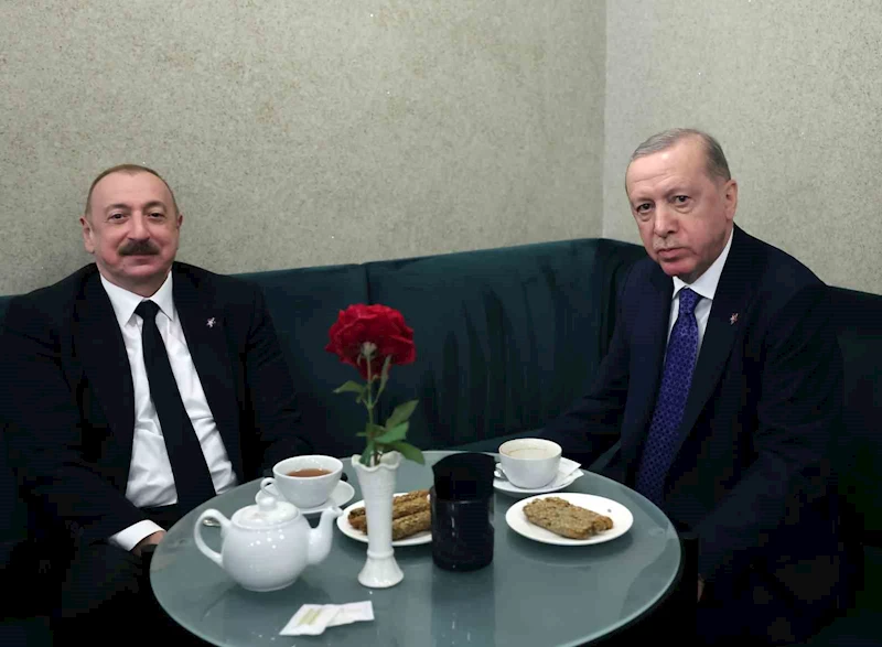 Cumhurbaşkanı Erdoğan ve Aliyev, Tiran’da çay içerek sohbet etti
