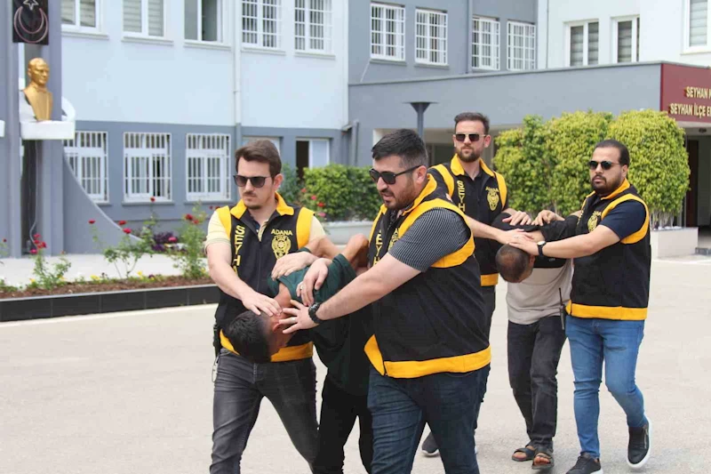 Adana’da iş adamına tuzak: 600 bin TL’den fazla parası gasbedildi
