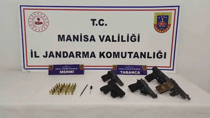 İşyerinde 5 ruhsatsız tabancayla yakalandı
