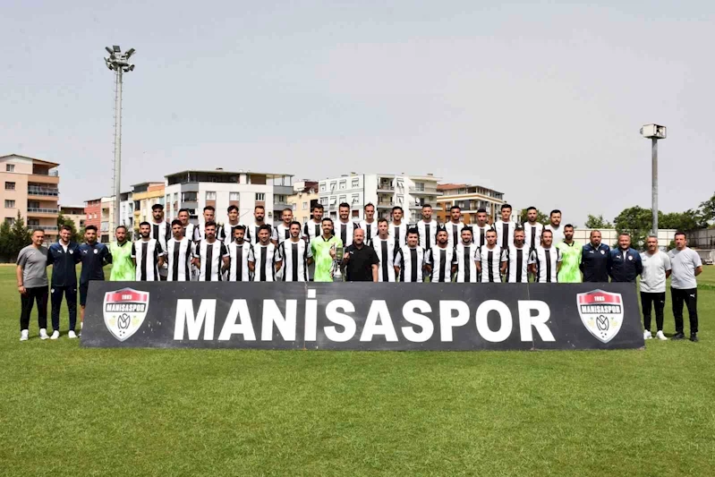 Manisaspor, şampiyonluk kupasını kaldırdı
