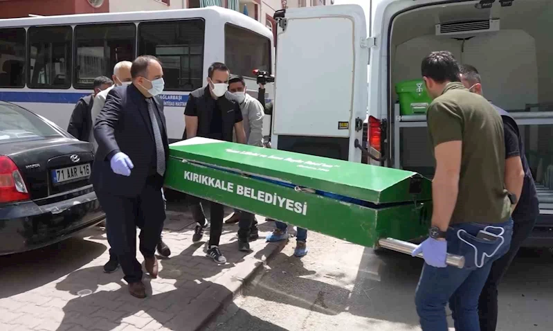 Çilingirle girdiği evde korkunç manzarayla karşılaştı: Derin dondurucularda bulunan poşetlerden erkek cesedi çıktı
