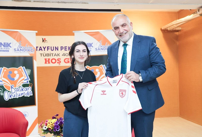 Başkan Sandıkçı öğrencilerle buluştu: 