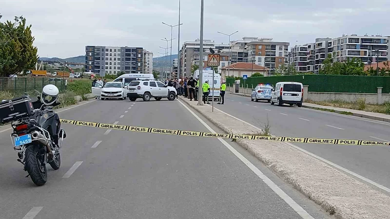 Boşanma aşamasındaki eşini kafasından silahla vurarak öldürdü
