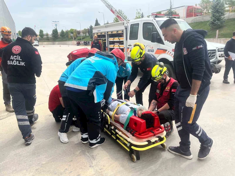 Endüstriyel kaza tatbikatı gerçeği aratmadı
