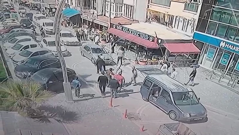 Genç kadını sürükleyerek böyle kaçırmaya çalıştılar, tutuklandılar
