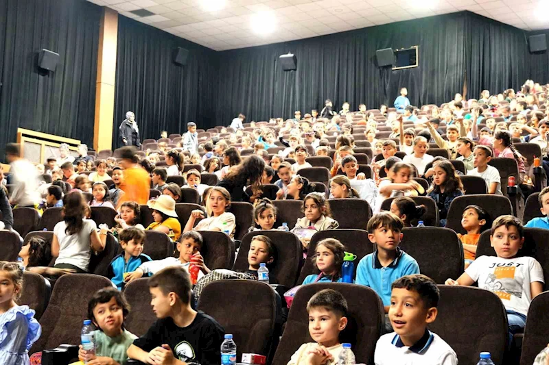 Onikişubat Belediyesi’nden kırsaldaki 1500 öğrenciye sinema hediyesi
