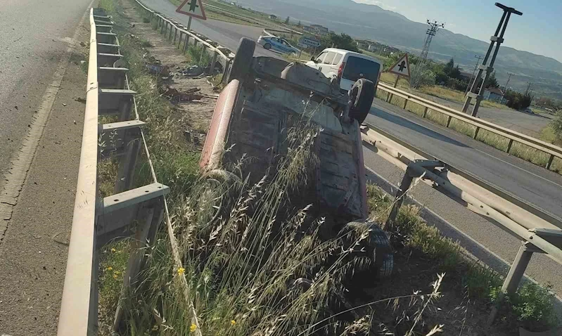 Alkollü sürücünün kullandığı otomobil takla attı: 4 yaralı
