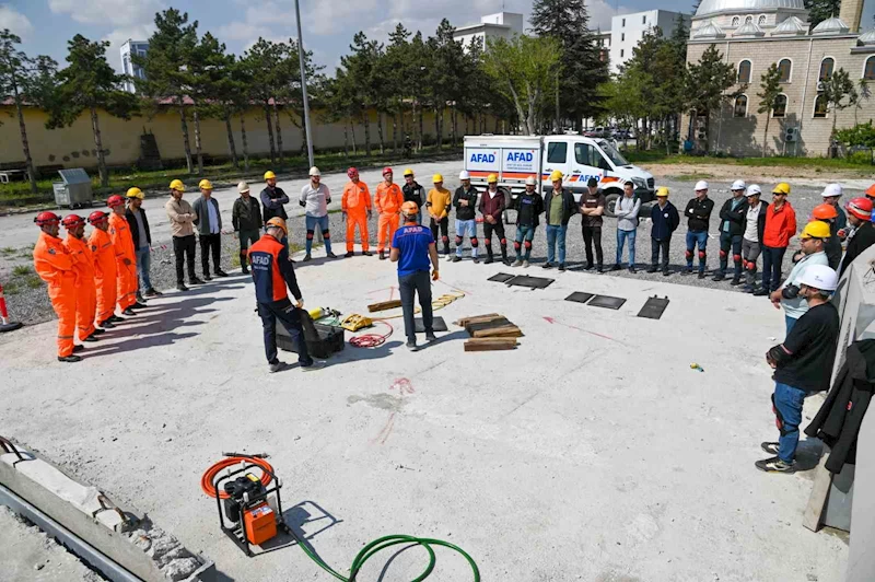 Selçuklu Belediyesi personeli afetlere hazırlanıyor
