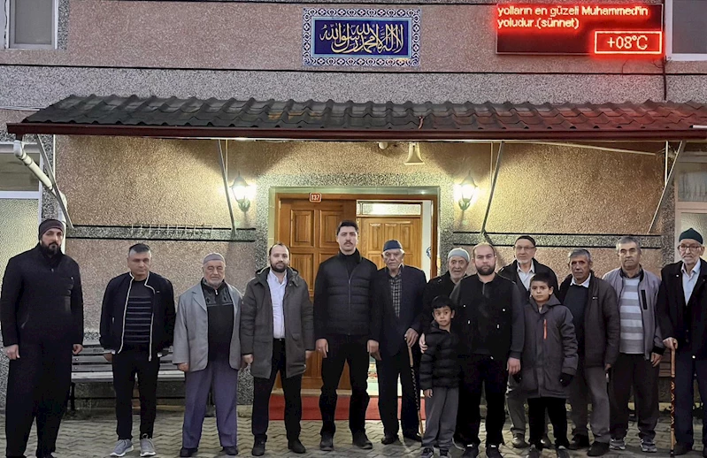 Kaymakam Kahraman, sabah namazında vatandaşlarla buluştu
