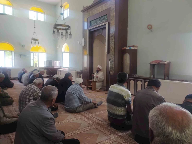 Beyşehir’de çiftçiler yağmur duasına çıktı
