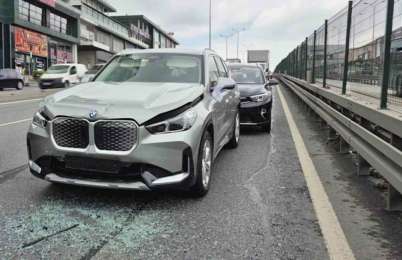 Beylikdüzü’nde düğün konvoyunda zincirleme kaza: 3 yaralı
