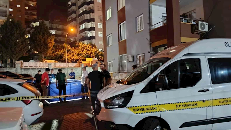 Genç kadını katledip intihar etti
