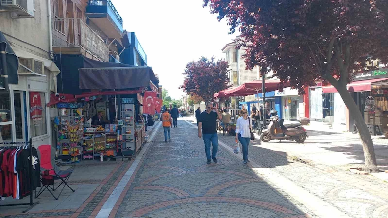 Edirne’de Galatasaray’ın 5 yıldızlı bayrağını yırtıp kaçtılar
