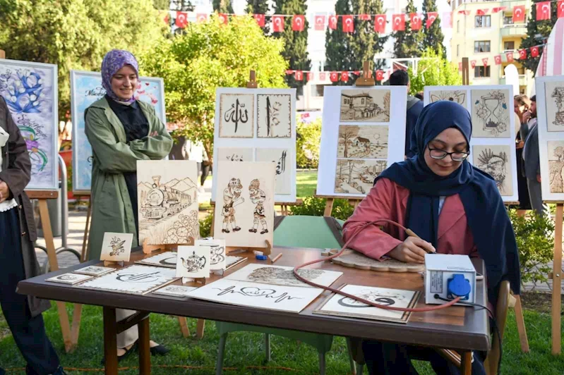 Balıkesir Gençliği, Gençlik ve Spor Festivalinde coşku ve enerjisini zirveye taşıdı
