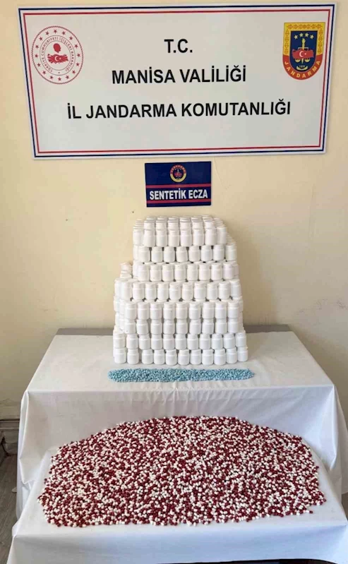 Kayalıkta ve çalılar arasında uyuşturucu deposu
