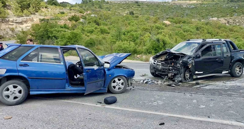 Antalya’da iki araç çarpıştı: 1 ölü, 2 yaralı
