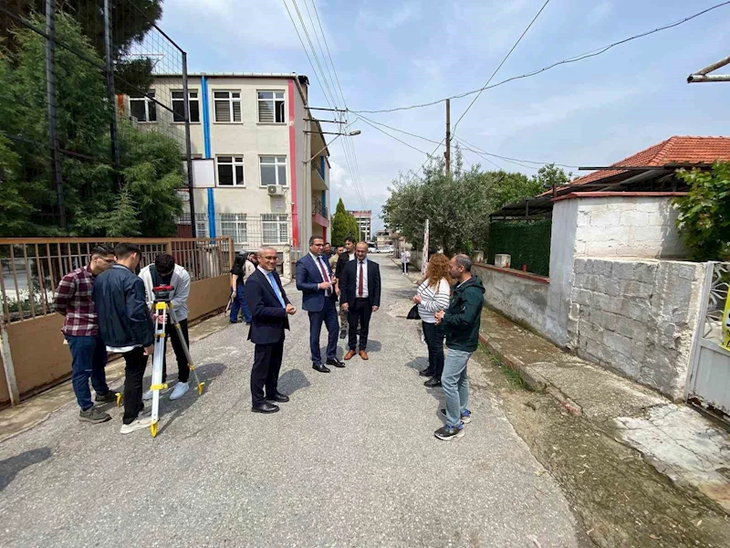 Kaymakam Dalak öğrencilerle arazi ölçümü yaptı
