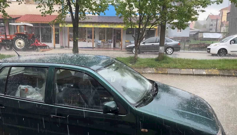 Kastamonu’da dolu ve sağanak yağış etkili oldu

