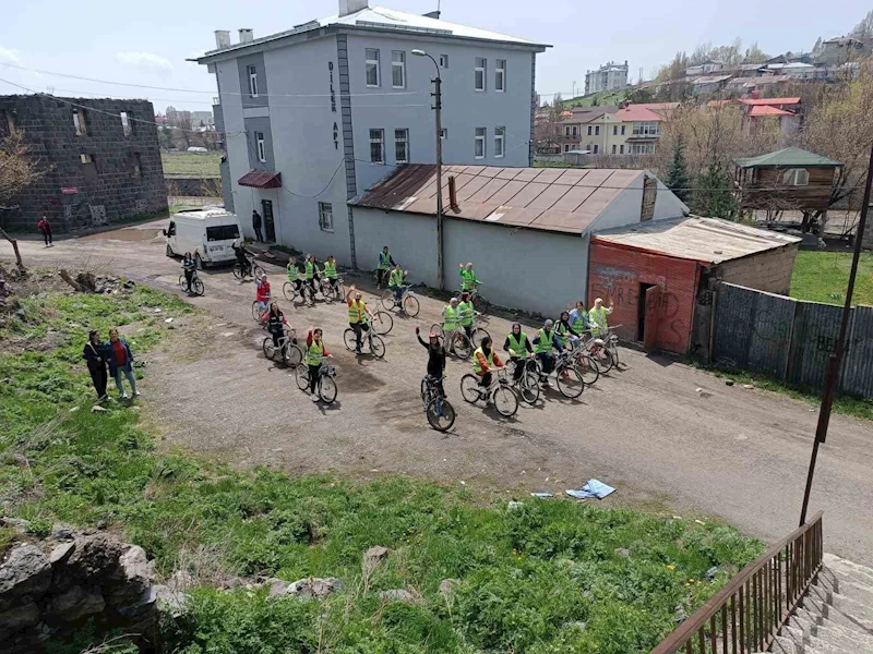 Kars’ta pedallar sağlıklı yaşam için çevrildi
