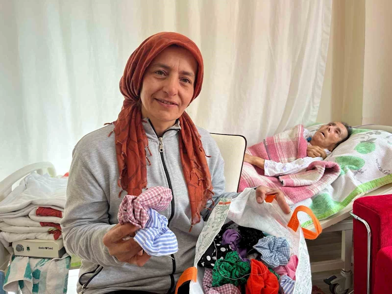Alzheimer annesine bakmak için diktiği toka için siparişleri patladı
