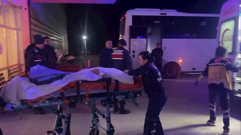 Aynı restoranda çalıştığı arkadaşı tarafından bıçaklanan genç kız ağır yaralandı
