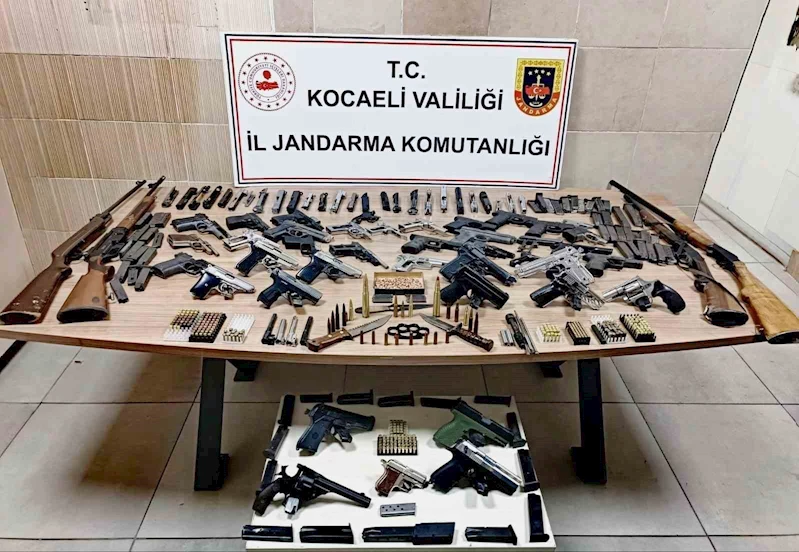 18 ruhsatsız tabanca ve av tüfeği ele geçirildi
