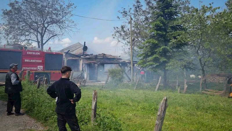 Sinop’ta tek katlı evde yangın
