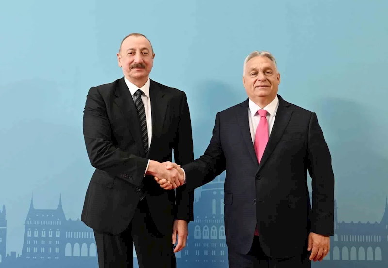 Aliyev, TDT Zirvesi’ne katılmak üzere Varkert Bazar’da
