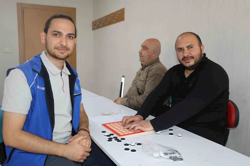 Dokuntaş ile görme engellilerin önündeki bir engel daha kalktı
