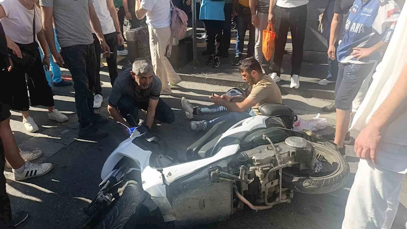 Yaya geçidinde motosikletler çarpıştı: 3 yaralı
