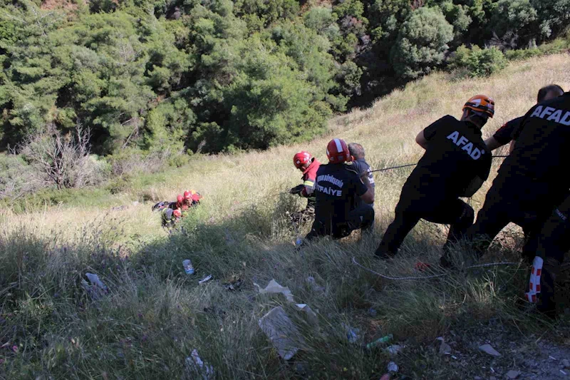 Virajı alamayan motosiklet uçuruma yuvarlandı
