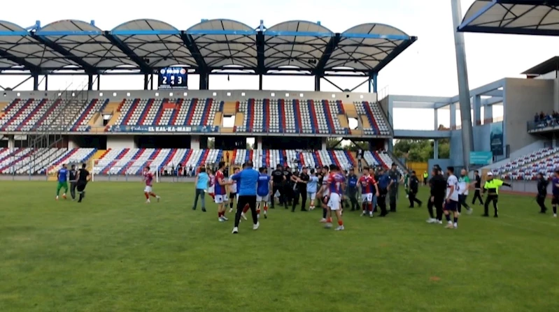 Karabük’te amatör lig final maçı sonrası saha karıştı

