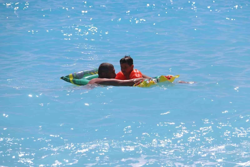 Ölüdeniz’de plajlarda sezon hareketliliği başladı
