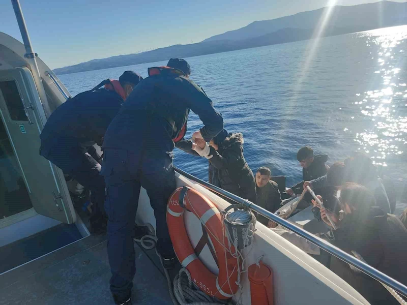 Sahil Güvenlik 21 kaçak göçmeni yakaladı, 46 göçmeni kurtardı
