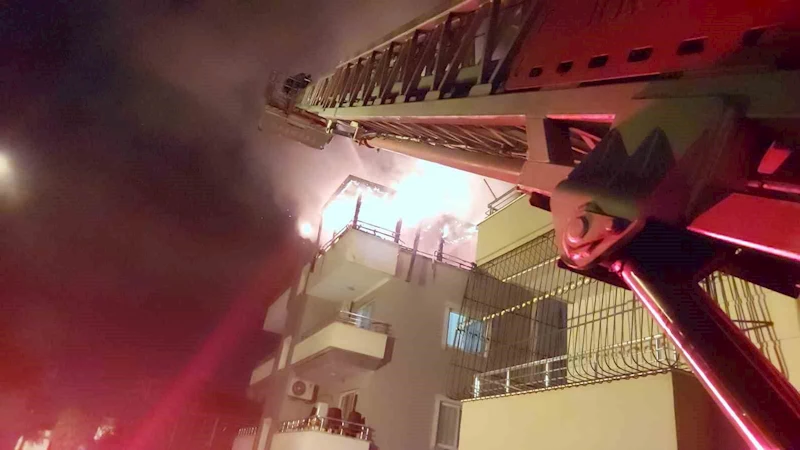 Apartman dairesi alevlere teslim oldu

