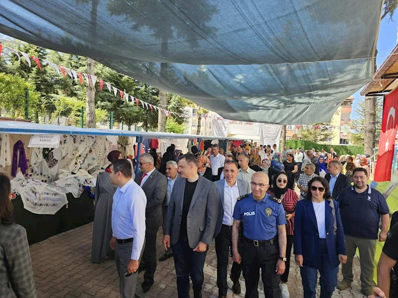 Beyşehir’de kursiyerler el emeği göz nuru eserlerini sergiledi
