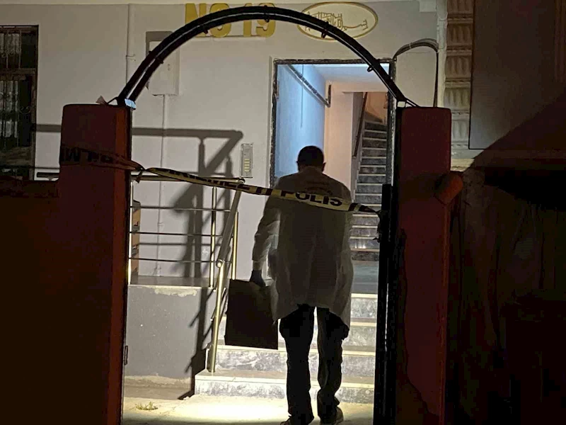 Kocaeli’de bir kişi evinde silahla vurulmuş halde bulundu
