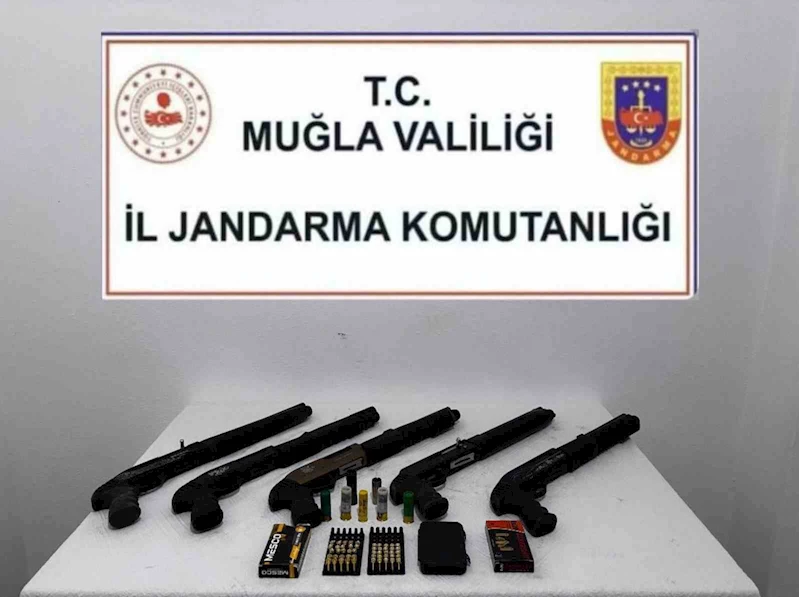 Köyceğiz’de ruhsatsız pompalı tüfekler ele geçirildi
