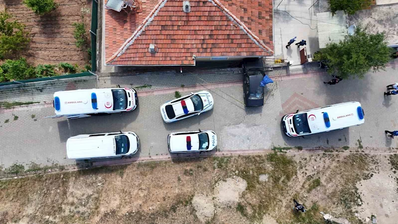 Kırıkkale’de otomobil eve çarptı: Kalp krizi geçiren sürücü hayatını kaybetti
