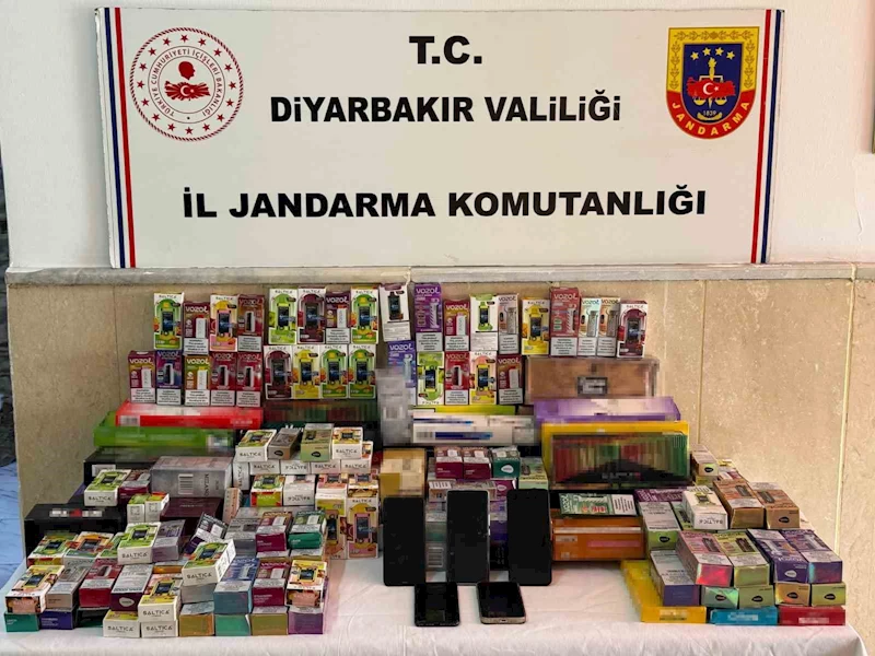Sosyal medyada boş elektronik sigara kutularını dolu gibi gösterip dolandırıcılık yapan 2 kişi tutuklandı
