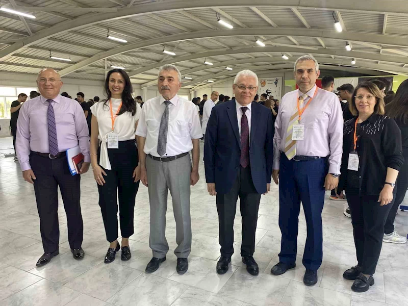 Gençler biyoloji ile buluştu
