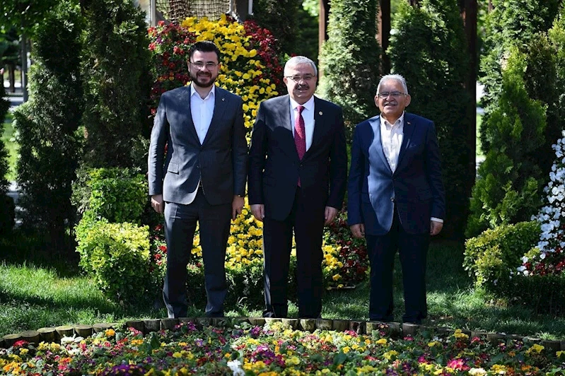 AK Parti Kayseri koordinatöründen Başkan Büyükkılıç’a ziyaret